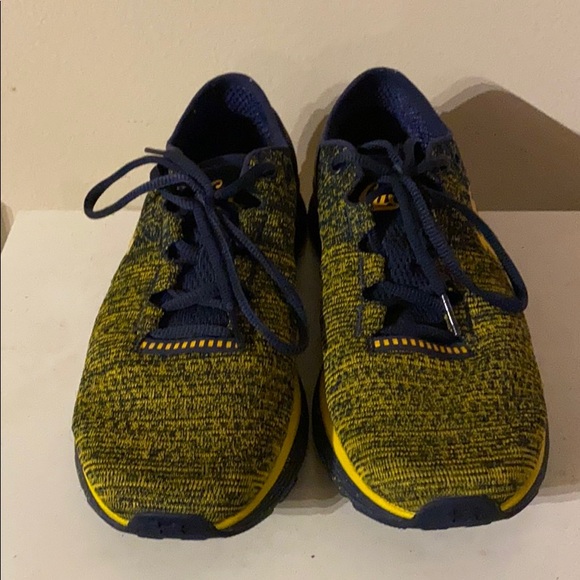 Under Armour shoes - Picture 4 of 4